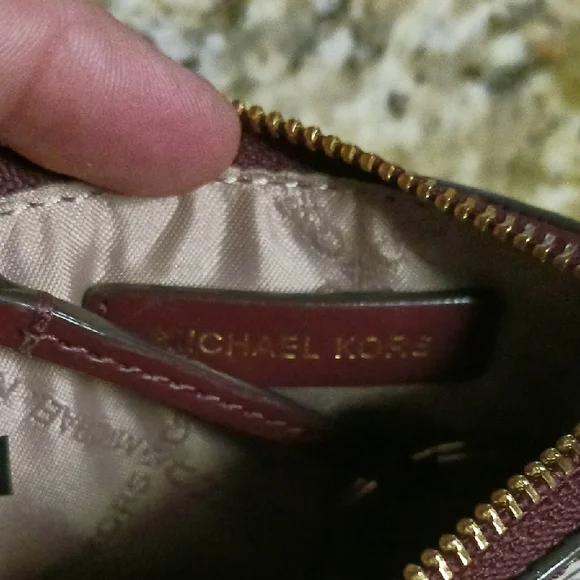 Michael Kors Signature Logo Glossy Blk Merlot Wristlet/ Cardholder Wallet NEW - Picture 5 of 6